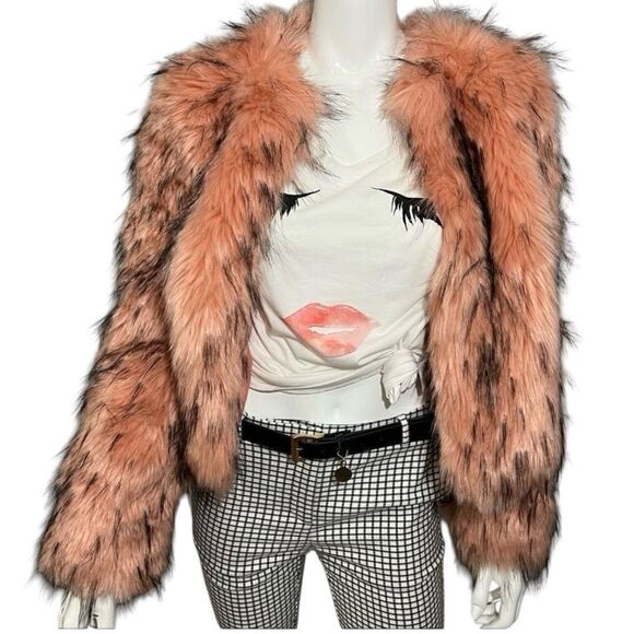 G Supply V-neck, Hi-Low cotton‎ tee with eyelashes and lips - S - Picture 2 of 12